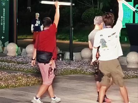 跑男来嘉善图书馆 现场粉丝太热情了~~
#跑男来了 #跑男录制现场 #跑男团 #嘉善 #嘉善图书馆