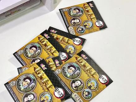 等电影的时候,先拆鬼灭之刃雕金吧唧~#吃谷 #鬼灭之刃 #开箱