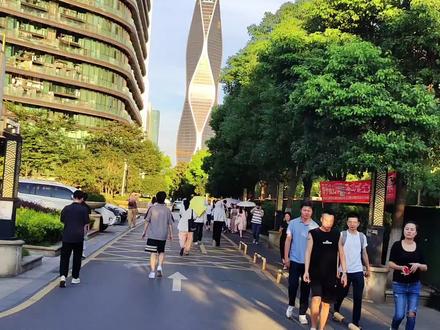 杭州最大网红公寓,丽晶国际入住2万多年轻人!@DOU+小助手 #世人慌慌张张只为碎银几两 #每个人都在奔赴各自不同的人生