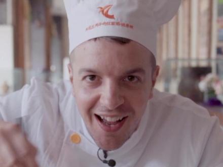 英国小哥兰州学拉面,拉出黑暗料理?!#兰州拉面