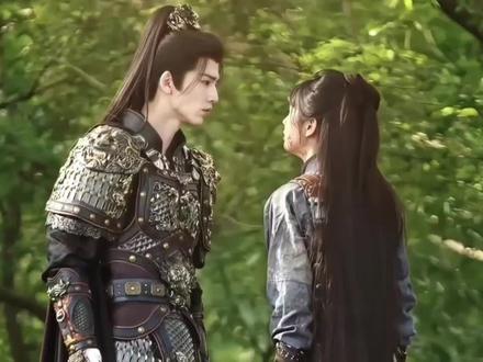 樊长玉不想谢征出事,便代他上战场。樊长玉知道了谢征是武安侯,生气地打他一巴掌并推开他。