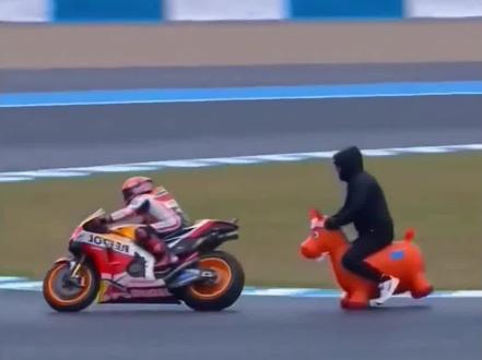 马奎斯比赛ai制作教程来啦,一个视频教你们即梦Seedance2.0 摩托gpai视频生成生成教程 ai赛车盾构机 马奎斯比赛ai教程 马奎斯比赛ai教程电动车 捧着摩托车跟马奎斯ai 马奎斯比赛ai怎么用 马奎斯比赛ai入口 #AI分身戏精大赛 #我的AI分身杀疯了 #摩托gpai视频生成 #ai赛车盾构机 #马奎斯比赛ai 马奎斯比赛ai视频 马奎斯比赛ai模板 f1比赛ai教程 AI爱马奎斯机车比赛视频特效制作教程 马奎斯ai视频特效制作教程 马奎斯比赛ai教程视频 马奎斯ai视频特效制作教程来了 马奎斯比赛特效制作教程来了 马奎斯赛车ai特效制作教程 ai电摩跑比赛特效制作教程九号电瓶车拉爆马奎斯比赛ai制作教程 马奎斯比赛九号ai ai摩托车赛车特效 ai赛车特效 拉爆马奎斯ai指令 AI爱马奎斯机车比赛视频特效制作教程 马奎斯ai视频特效制作教程 马奎斯比赛ai教程视频 马奎斯ai视频特效制作教程来了 马奎斯比赛特效制作