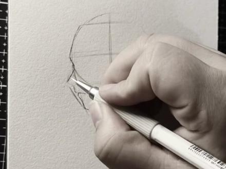 在我的不懈努力下,终于画成功了 具体可以去那个老师的小🍠看一下 那个会更详细
#画画教程#画画#手绘#画画练习