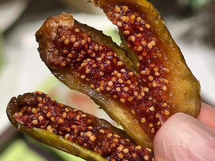 女孩子一定要多吃#无花果 !这个青皮无花果干配料干净,果肉厚实,软乎乎哏啾啾的还带点嚼劲!平时拿来当小零食或者泡水喝都很不错!#青皮无花果 #无花果干 #女生必备 #超便宜超划算