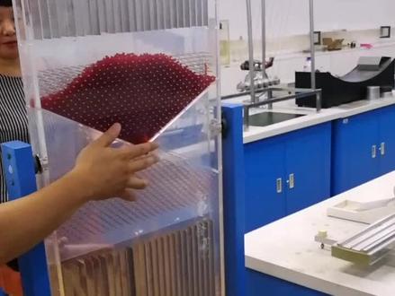 正态分布演示实验。解说者@陈征 博士 ——科学实验大玩家 #精彩科学