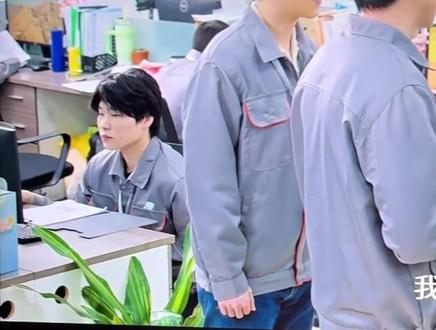 骄阳似火那个贼眉鼠眼的牛马来了
大家可以关注我另外一个号哈哈哈哈#骄阳似我 #宋威龙 #