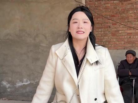 晨晨替娘家妈带弟弟去相亲,跟女方约定好见面时间,喜糖瓜子早早准备好,全家都为威威加油打气,俩家情况也坦诚沟通,愿这次相遇是缘分的开始#家庭 #相亲 #我的乡村生活