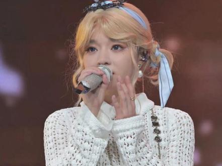 【4K多机位】黄霄雲你真的够了!演唱会首唱!完美演绎! #神级现场 #音乐现场 #舞台 #黄霄雲 #宇宙无敌号