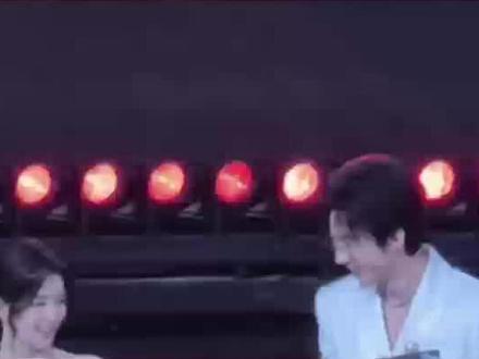 白鹿和刘宇宁这对“内娱同桌”究竟是如何成为娱乐圈里的佳话?让我们一起回顾他们的点滴故事。#娱乐 #白鹿