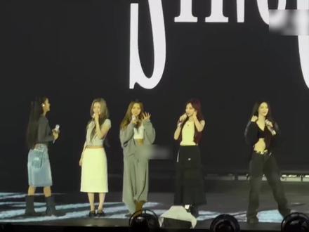 宋雨琦idle演唱会跑男团到场,白鹿在李晨陈赫身后比心 同时,李晨还晒出了跑男团与G-idle的合影照,白鹿宠溺喊话我家923 #白鹿 #宋雨琦 #李晨 #idle演唱会 #影娱年味不打烊