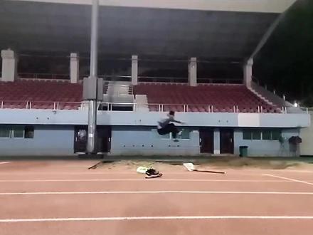 #田径 #体育生 #跳远 沙坑真难挖,改下脚动作