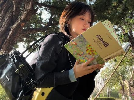 我好像有点画“马”的天赋… 赶着热乎的马来了,代表着自由、财富、健康、希望、勇敢、爱、平安,做成了手机壳和🧧
希望大家带着好运 进入新春春节快乐!
#马年 #红包 #画画 #创意 #审美积累