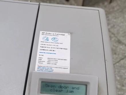 惠普打印机维修,提示卡纸,客户找不到卡纸的地方,经过清理传感器旁纸屑,解决问题!#专业的事交给专业的人 #安防电脑打印机维修就找三磊科技#选择我们您不会后悔#诚信经营质量第一