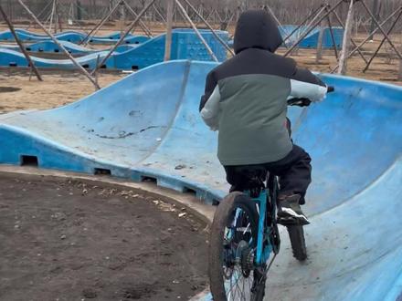 娃134cm,选择#喜德盛野马pro,#佳沃萨比亚、#佳沃曼特,哪款最适合。#山地软尾自行车