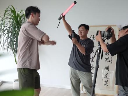 记者摇身变“水果”,在常州看AI漫剧如何生成。