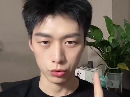 别再硬拼模块了!统一才是最强的 传统机器人模型会看不会想、会想不预判,今天这篇论文,直接把具身智能统一化了。
-
以前模型训练就是感知、推理、世界模型、动作策略分开训练、分开优化,最后靠接口硬连在一起,一复杂就容易出错。
北京人形发布的的Pelican‑Unified具身智能模型把理解、推理、想象、行动整合成一个闭环,一套表征、一起优化。
同一个主干做推理,同一个生成器一边想象未来场景,一边输出机器人动作。
📑 Pelican-Unified 1.0: A Unified Embodied Intelligence Model (UEI) for Understanding, Reasoning, Imagination and Action
#ai新星计划 #搞机的陈序员 #青年创作者扶持计划