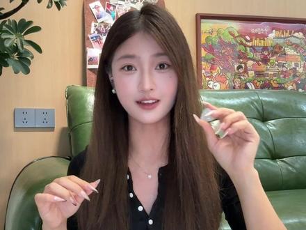 夯爆了!!收到了@刘思懿 的翡翠礼盒!谢谢思懿姐姐~也感谢所有给我点赞评论的bb们~😽💗
#开箱 #刘思懿 #当我模仿刘思懿验镯子 #日常分享