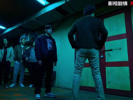 新生第一天来学校,就被不良们挡住了去路!《弱小英雄第二季》第七期#了不起精讲团 #韩剧 #抖音精选计划 #影视解说 #电影解析