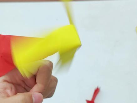 还记得小时候玩的纸风车吗,经常和一群小伙伴满村跑 #折纸 #手工diy #纸风车