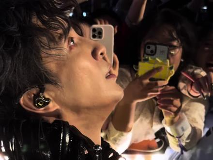 薛之谦跨年演唱|贴脸开大
全网最清楚直拍薛之谦互动环节!你怎么知道跨年我和薛之谦“比心”啦#薛之谦 #江苏卫视跨年 #你像天外来物一样求之不得 #抖音流量扶持 #抖音