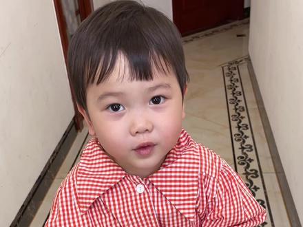 贴创可贴的小技巧,你们学会了吗?#人类幼崽成长记 @黄静文