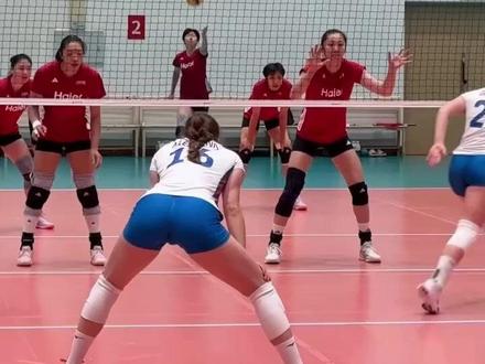 29日傍晚在漳州举行中捷女排热身赛,#中国女排 以4-1(25-13, 24-26, 25-16, 25-18, 15-8)获胜。