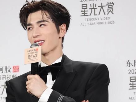 短短几分钟,张凌赫被撩了四次 #星光大赏 #我为星光大赏打call #张凌赫