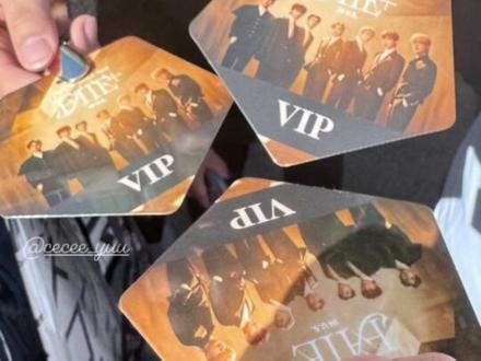 小符啊妈妈的幸福都是高价买来的😭妈妈不辛苦妈妈只是想看你们一眼😭
#enhypen #恩静别哭 #恩静 #钱去哪了