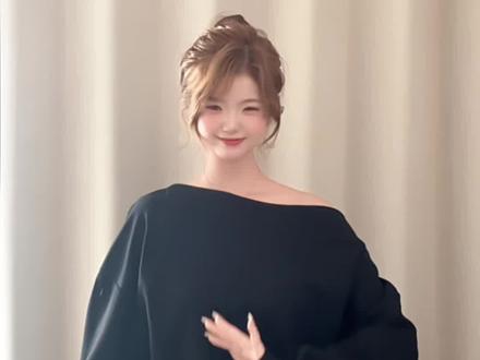 是谁还没有跳这个超级火《小半DJ》变装手势舞呀#甄姬也来跳DJ版小半了 #手势舞 #手势舞教程 #小半DJ #上热搜