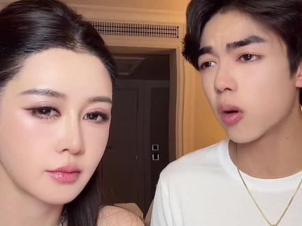 想起他说要做模特赚钱养我,撑起这个家就忍不住笑🥳
#盈公主#纳迪尔#双向奔赴的爱👑盈公主👑新年快乐,今晚7点半直播 @纳迪尔 @盈公主视频负责人老周