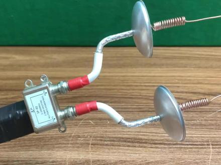 废旧易拉罐 + 闭路线 + 木座自制天线