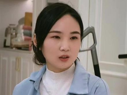 12月14日,WTT香港总决赛男单半决赛,王楚钦因伤退赛。大头在王皓的陪同下离开球馆,上车时小心翼翼侧身的样子让人心疼,场外球迷不断鼓励“好好休息”。