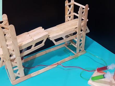 如何用雪糕棒和注射器制作液压升降桥#用废品制作创意手工 #小学手工制作大全 #我爱发明我爱制作 #学生科技小制作比赛作品 #我爱发明创造