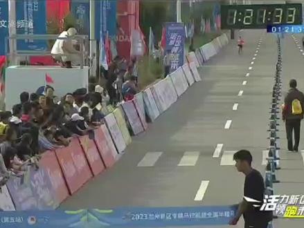 2023兰州新区马拉松,女子组冠军已诞生,祝贺05后小将关银羽获得冠军#比赛现场 #马拉松