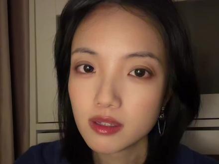 八卦视角听粤语歌第二弹来啦!!!这个富士山下的著名爱情故事,原唱竟是如此解读?坚决不同意,毕竟我带入的是作词人,坚信主人翁一定是温柔男嘉宾啦#陈奕迅 #粤语歌 #歌词解析 #林夕