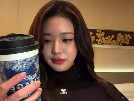 这下我和女神有共同爱好了
#张元英 #霸王茶姬 #朴志晟