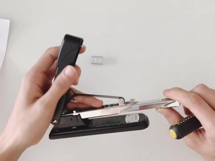 #好物分享 #订书机订书机弹簧安装视频操作视频