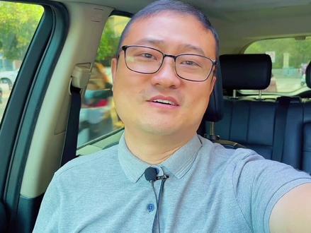 当地面标线和空中标志牌不一致时怎么办?#新手上路#女司机#交通规则#汽车人共创计划 @DOU+小助手