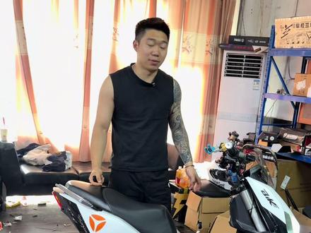 #电摩升级 #电改日常 #高性能电摩 #雅迪x5 #二手雅迪
期待整备完成的样子,看看这两车那个老铁会拥有它