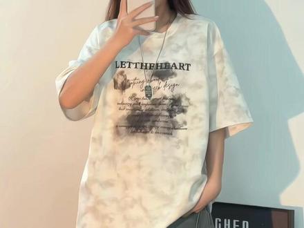 谁能拒绝在夏天来一件这样的脏脏水墨感短袖? #舒适透气又凉快 #夏天就这样穿 #五一出游穿什么 #好穿又好搭 #男生短袖