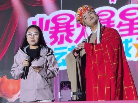 来自辽宁的美女,果然是深藏不漏啊! 这应该是拉丁舞中唱歌最好的,唱歌中拉丁舞跳的最好的吧!#长春动植物公园 #整活还得是长春动植物园游客 #长春动植物园游客太有节目了 #女儿国舞台够胆你就来 #闫东