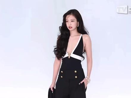 jennie亮相香奈儿手工坊大秀#jennie#明星同款#口腔喷雾#香奈儿