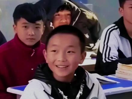 校园小歌神于浩东爆火后续
这小家伙真是有才 太好听了
#校园 #于浩东 #音乐分享 #思念成灾