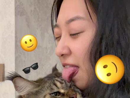 小猫的体香谁懂啊!!! 世界上怎么会有小猫这么可爱的生物啊!!#缅因猫 #猫咪日常 #吸猫 #我和我的怨种猫咪 #诚实一口小金袋