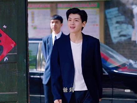 李冰现在出息了,荣归故里,老爸却一个劲的担心#亲爱的爸妈