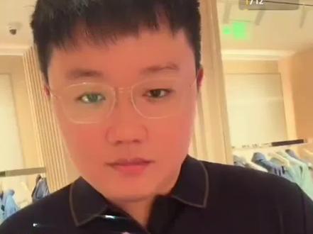 #我是泽龙#嘉宸#痞幼泽龙#直播录屏分享 #直播 #vlog日常
泽龙送痞幼40万手链后续,领兄弟们购物!