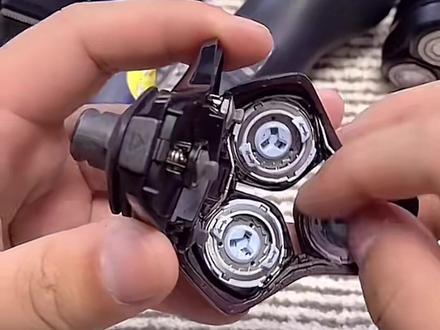 #飞利浦剃须刀 #送老公的礼物 #飞利浦剃须刀刀片安装与拆卸#抖音小店 #38 飞利浦剃须刀S5531刀头拆卸与安装,还有想了解那款剃须刀,欢迎评论区留言