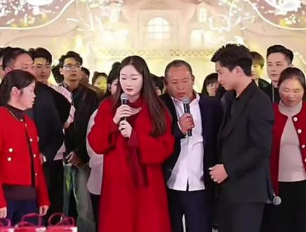 风少爷爸爸一个淳朴地道善良的父亲,在儿子婚礼上能这么有条有序的说出这么多真诚感谢的话语,真的很厉害!#结婚现场#风少爷棉花糖婚礼 #父亲