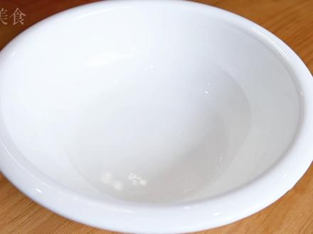 去除虾线原来这么简单,只需一根吸管就搞定,3秒一只,快速干净