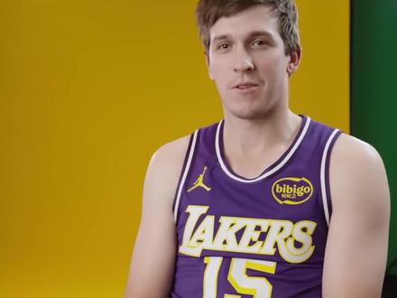 从阿肯色小镇的农场少年,到敢拒绝大合同的自由球员! 奥斯汀・里夫斯用五年时间告诉我们:平凡的起点,从来挡不住敢赌人生的勇者。#奥斯汀里夫斯 #湖人 #NBA #篮球故事 #用篮球表达